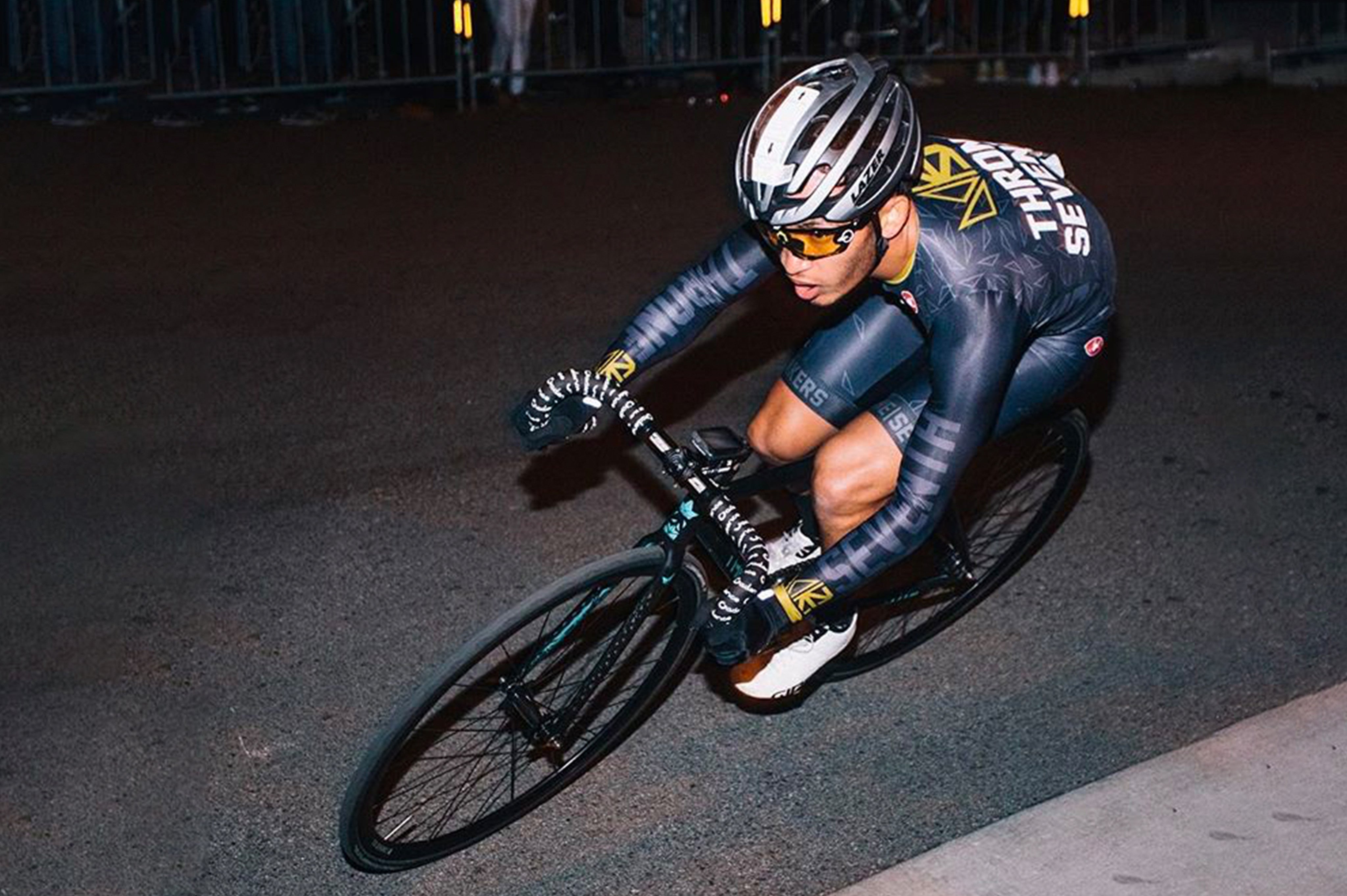 Throne Cycles SF - Mission Crit IV